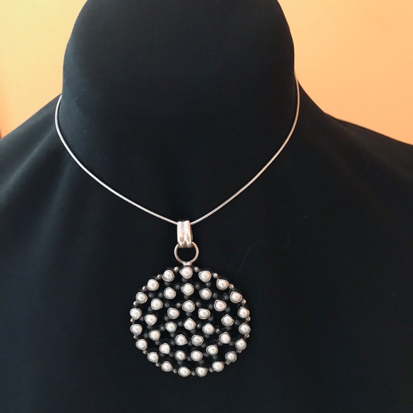 925 Sterling and Pearl Pendant - Picture 3 of 8